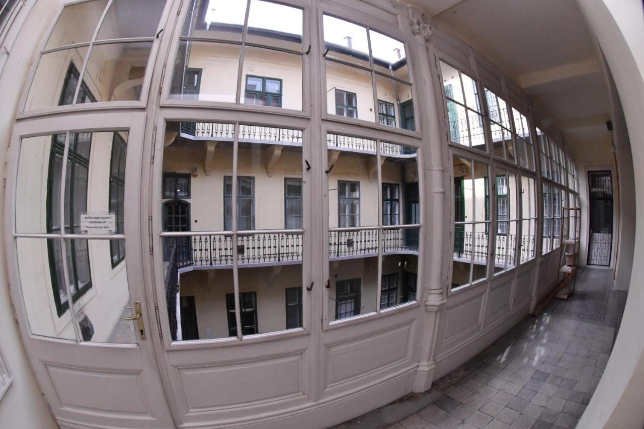 Five Seasons Vaci Utca Apartment Budapest Exterior photo