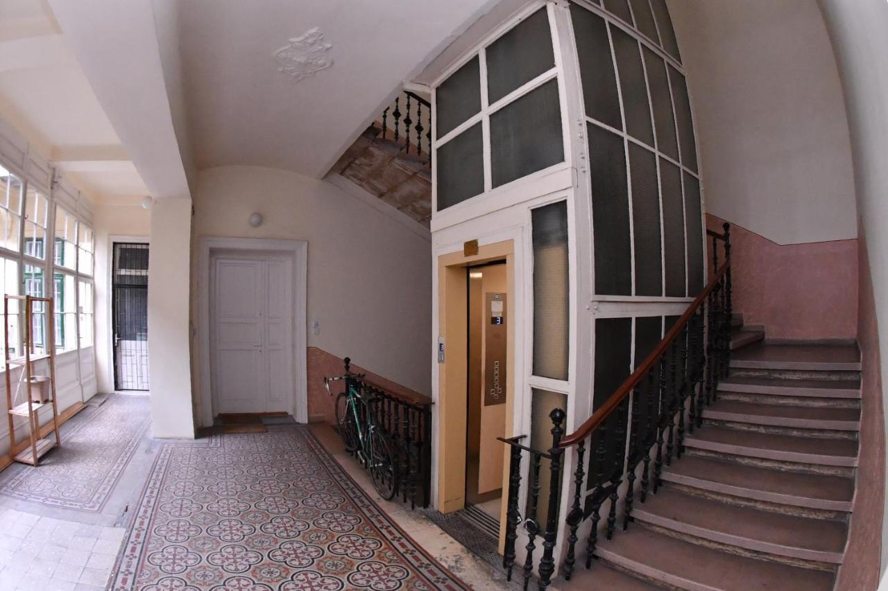 Five Seasons Vaci Utca Apartment Budapest Exterior photo