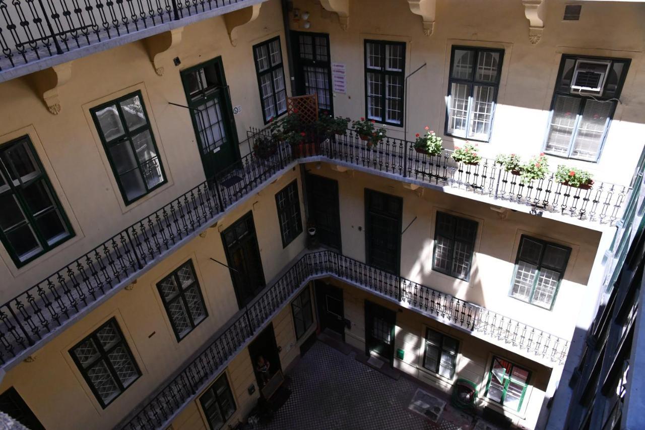 Five Seasons Vaci Utca Apartment Budapest Exterior photo